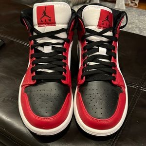 Nike Jordan 1 Mid - Chicago Toe Men’s 8